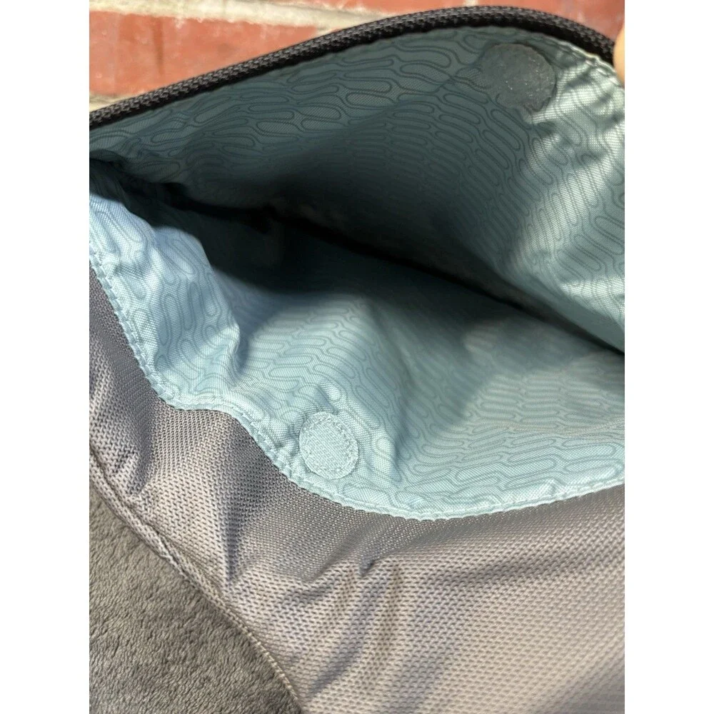 Tumi 5135GRN Should Bag Cross Body Bag Nylon Zipper Pockets Adjustable Strap